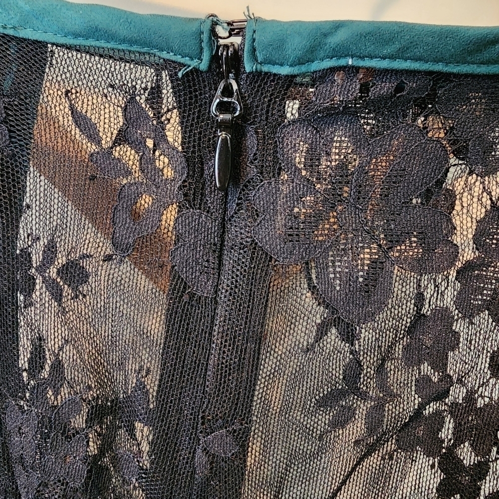 House of CB London Sheer Black Lace Skirt Size Small Evergreen Ruffle Trim - Picture 10 of 10